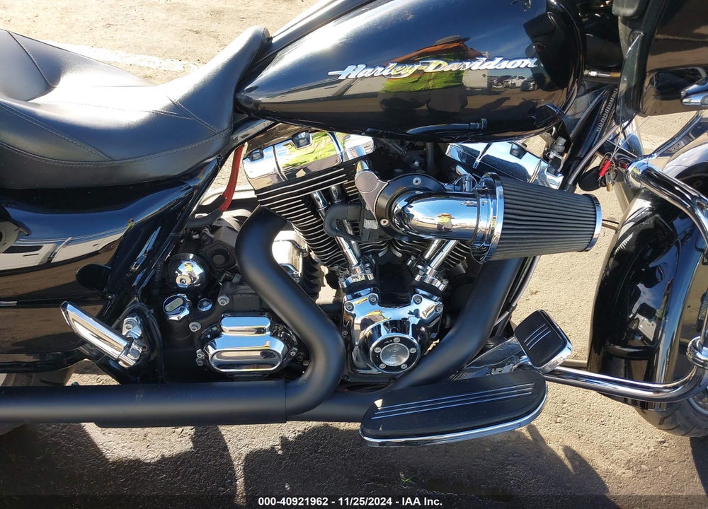 2015 HARLEY-DAVIDSON FLTRX ROAD GLIDE VIN: 1HD1KHM11FB607696