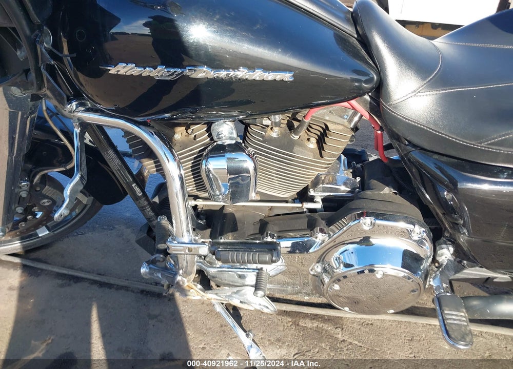 2015 HARLEY-DAVIDSON FLTRX ROAD GLIDE VIN: 1HD1KHM11FB607696