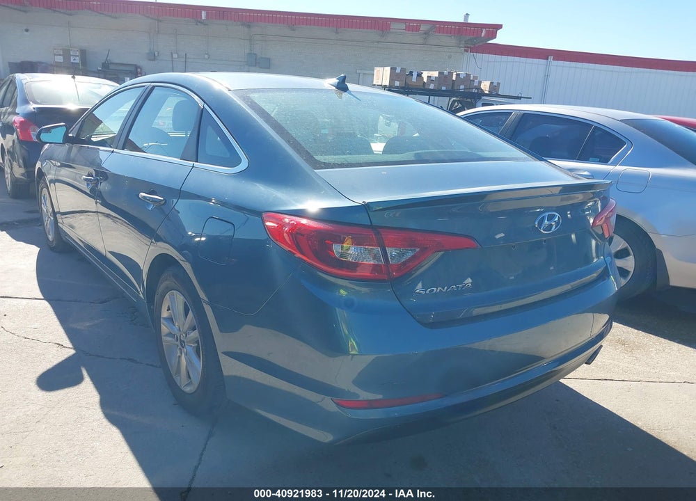 2015 HYUNDAI SONATA SE VIN: 5NPE24AF5FH245687