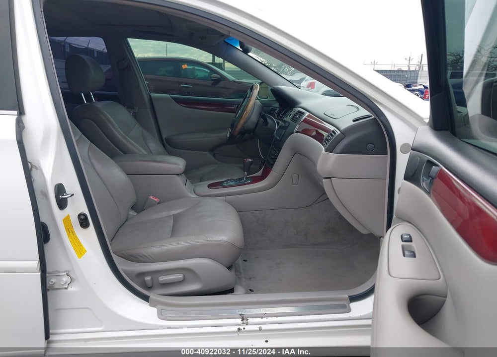 2002 LEXUS ES 300 VIN: JTHBF30G220029636