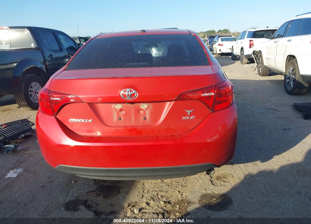 2018 TOYOTA COROLLA XLE VIN: 5YFBURHE2JP768524
