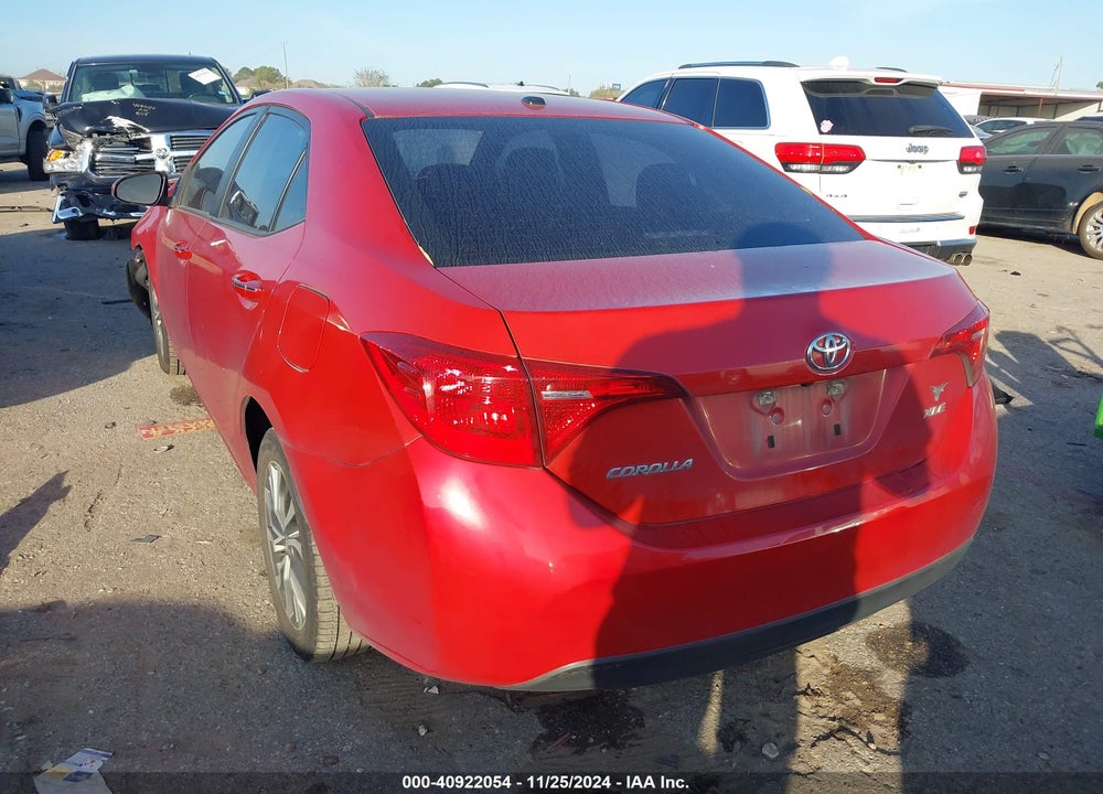 2018 TOYOTA COROLLA XLE VIN: 5YFBURHE2JP768524