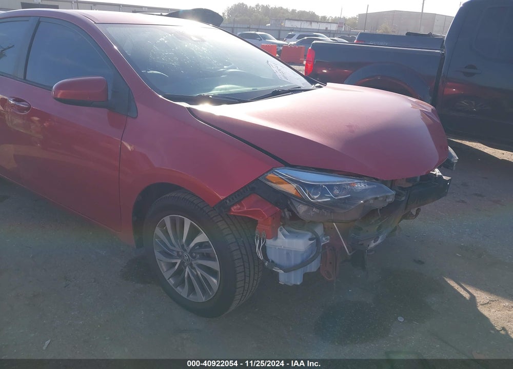 2018 TOYOTA COROLLA XLE VIN: 5YFBURHE2JP768524