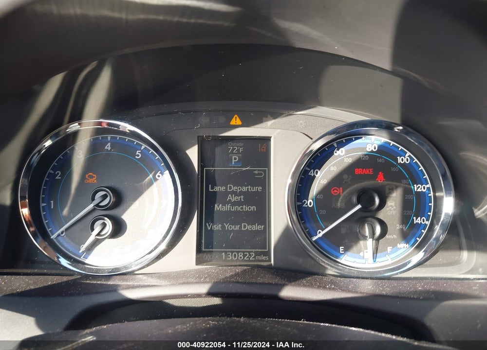 2018 TOYOTA COROLLA XLE VIN: 5YFBURHE2JP768524