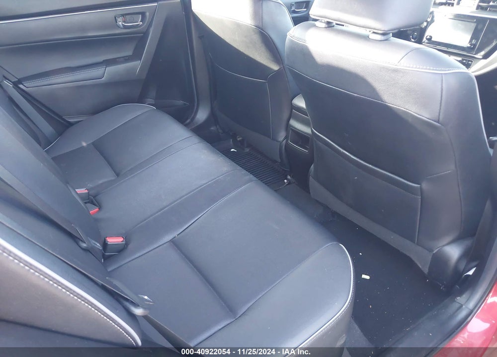 2018 TOYOTA COROLLA XLE VIN: 5YFBURHE2JP768524
