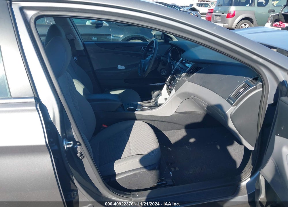 2013 HYUNDAI SONATA VIN: 5NPEB4AC1DH743839