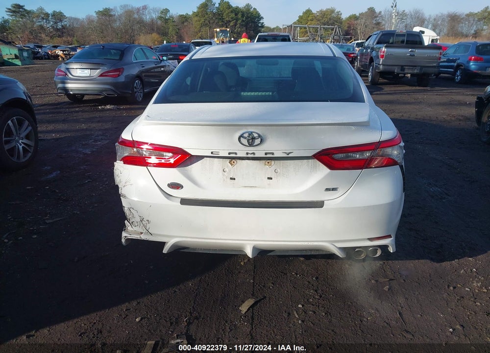 2018 TOYOTA CAMRY SE VIN: 4T1B11HK2JU123290