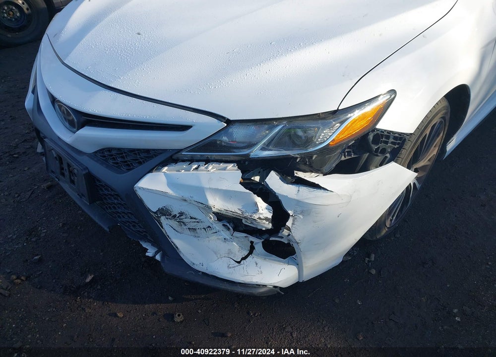 2018 TOYOTA CAMRY SE VIN: 4T1B11HK2JU123290