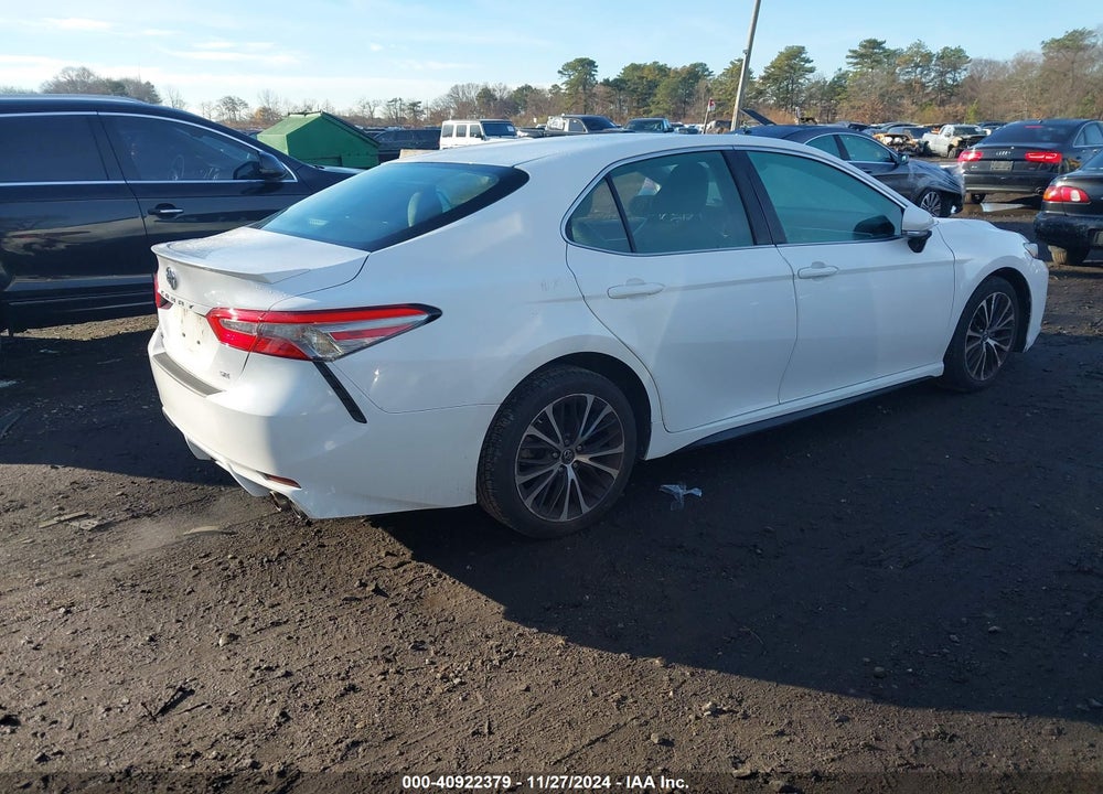 2018 TOYOTA CAMRY SE VIN: 4T1B11HK2JU123290