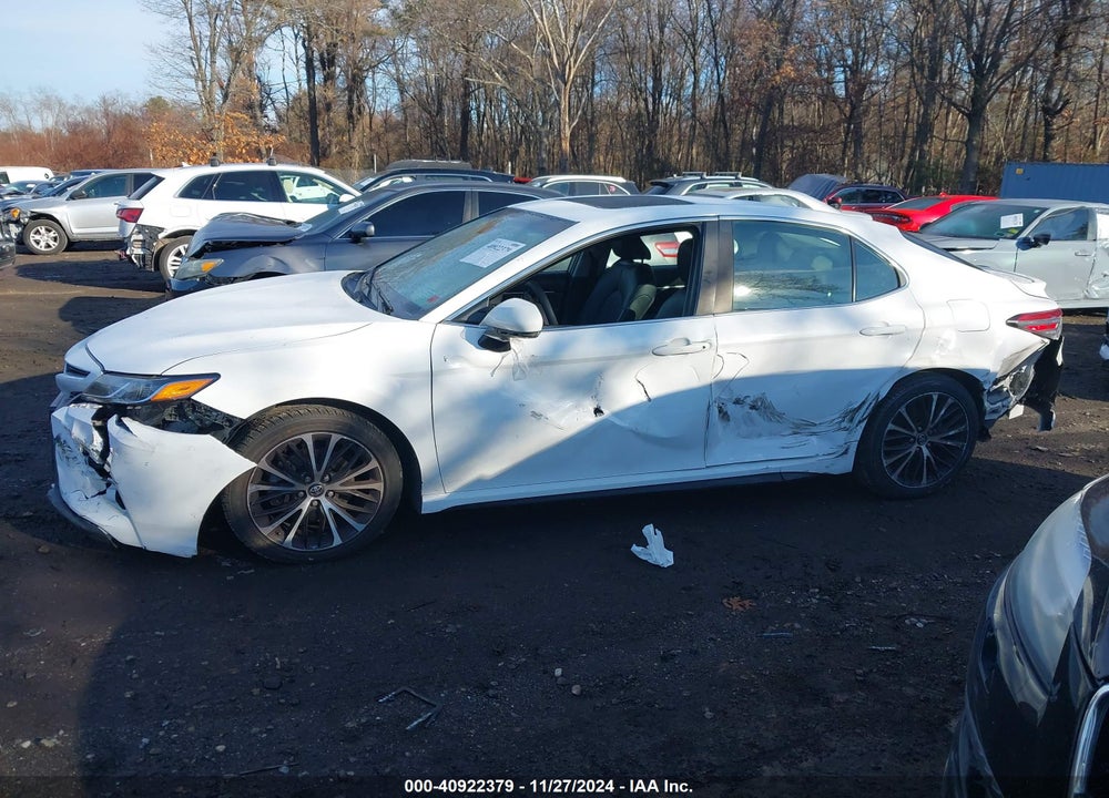 2018 TOYOTA CAMRY SE VIN: 4T1B11HK2JU123290