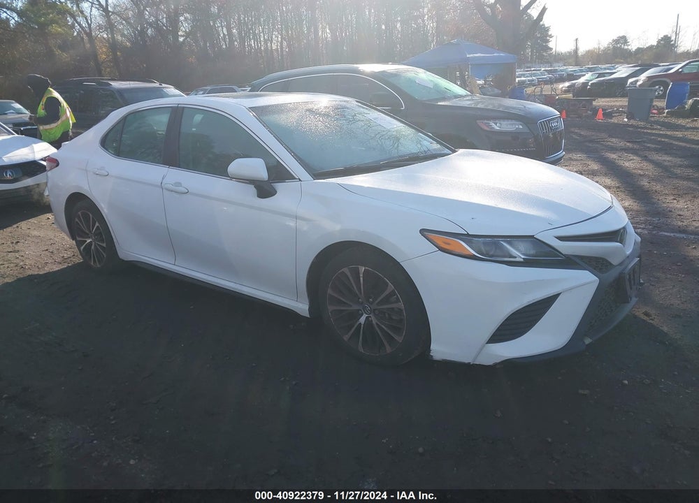 2018 TOYOTA CAMRY SE VIN: 4T1B11HK2JU123290