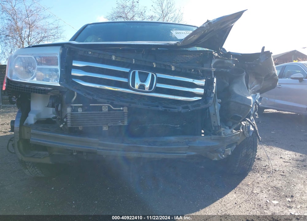 2015 HONDA PILOT LX VIN: 5FNYF4H27FB049883