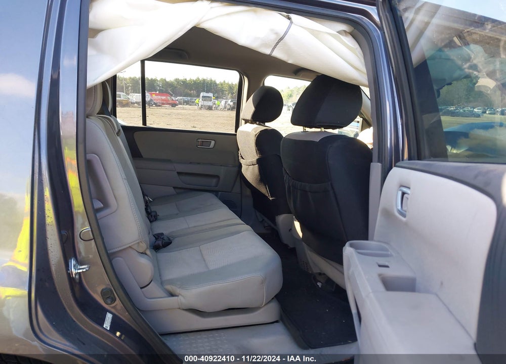 2015 HONDA PILOT LX VIN: 5FNYF4H27FB049883