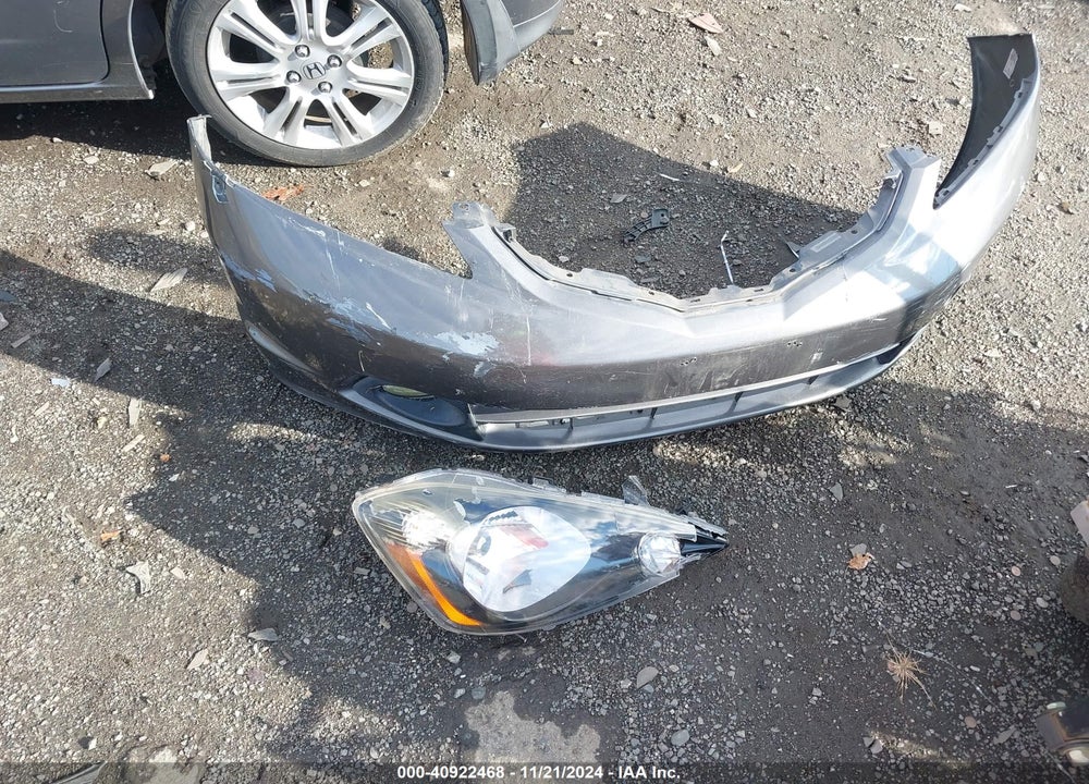 2013 HONDA FIT VIN: JHMGE8H31DC058229