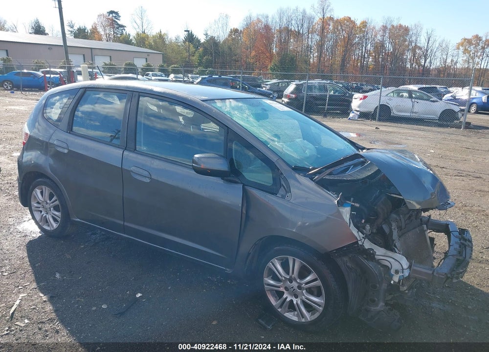 2013 HONDA FIT VIN: JHMGE8H31DC058229