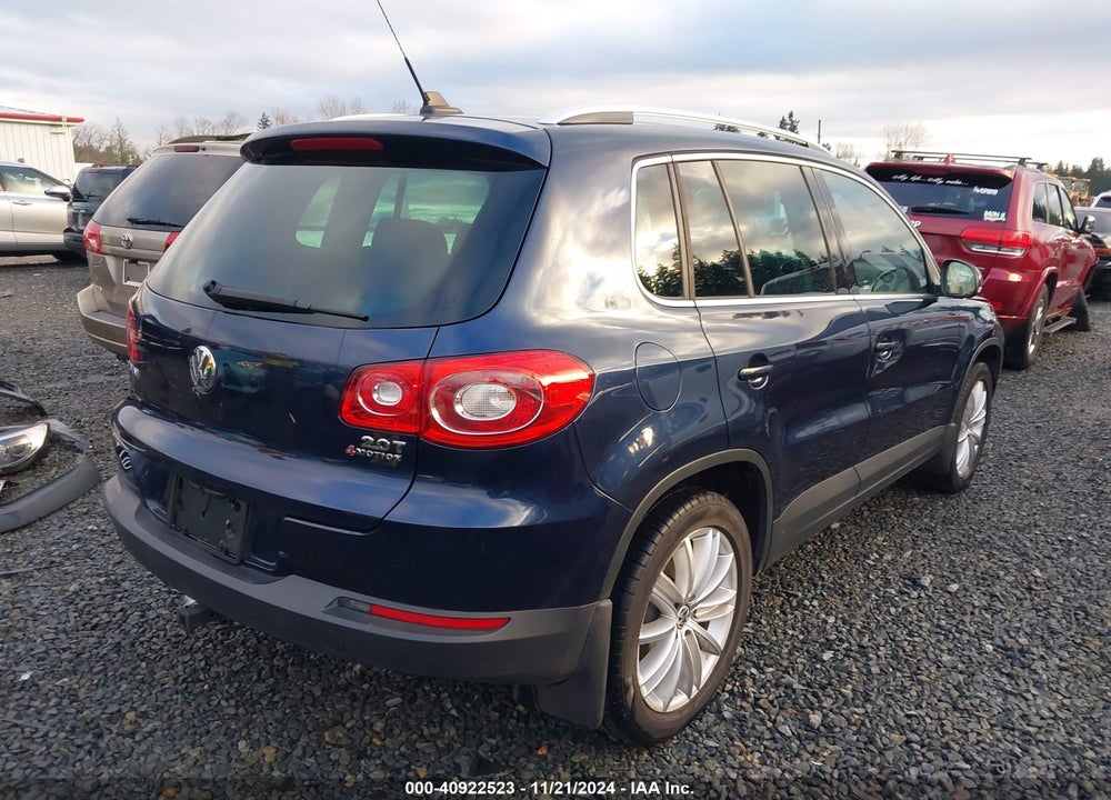 2011 VOLKSWAGEN TIGUAN SEL VIN: WVGBV7AX7BW559541