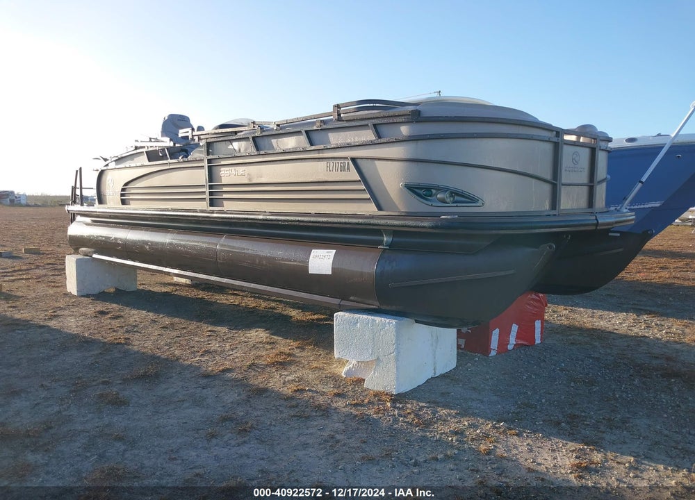 2015 PONTOON --- VIN: BUJ11457J415