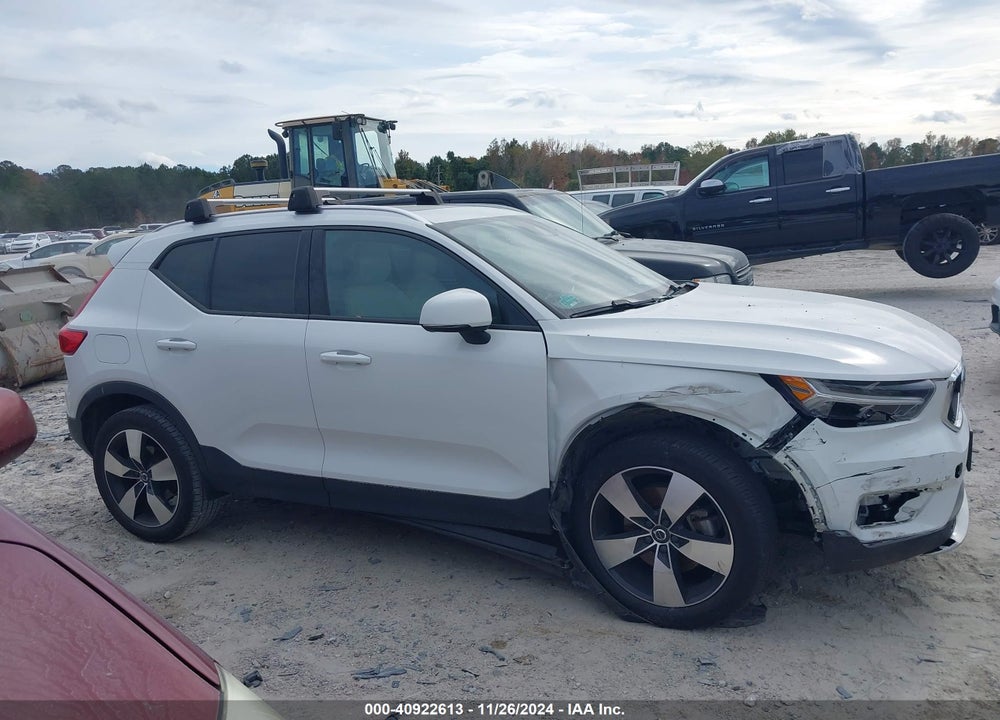 2020 VOLVO XC40 T4 MOMENTUM VIN: YV4AC2HKXL2286748