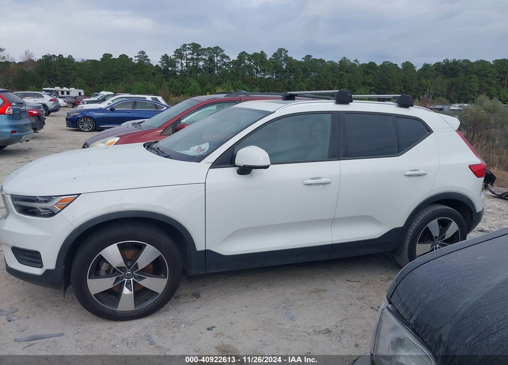 2020 VOLVO XC40 T4 MOMENTUM VIN: YV4AC2HKXL2286748