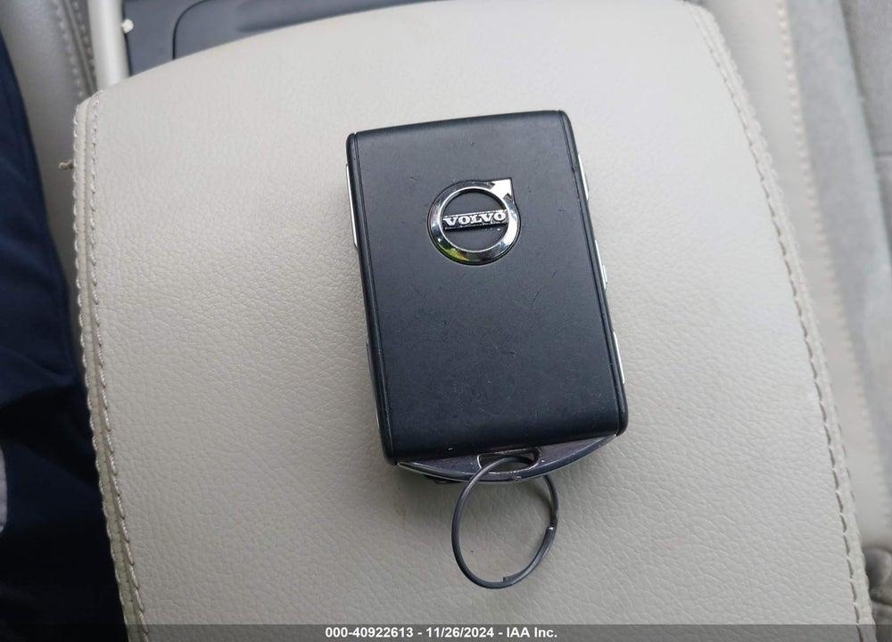 2020 VOLVO XC40 T4 MOMENTUM VIN: YV4AC2HKXL2286748