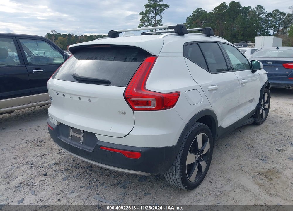 2020 VOLVO XC40 T4 MOMENTUM VIN: YV4AC2HKXL2286748