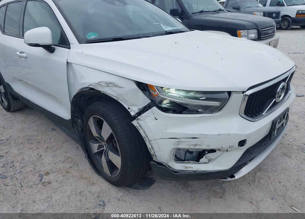 2020 VOLVO XC40 T4 MOMENTUM VIN: YV4AC2HKXL2286748