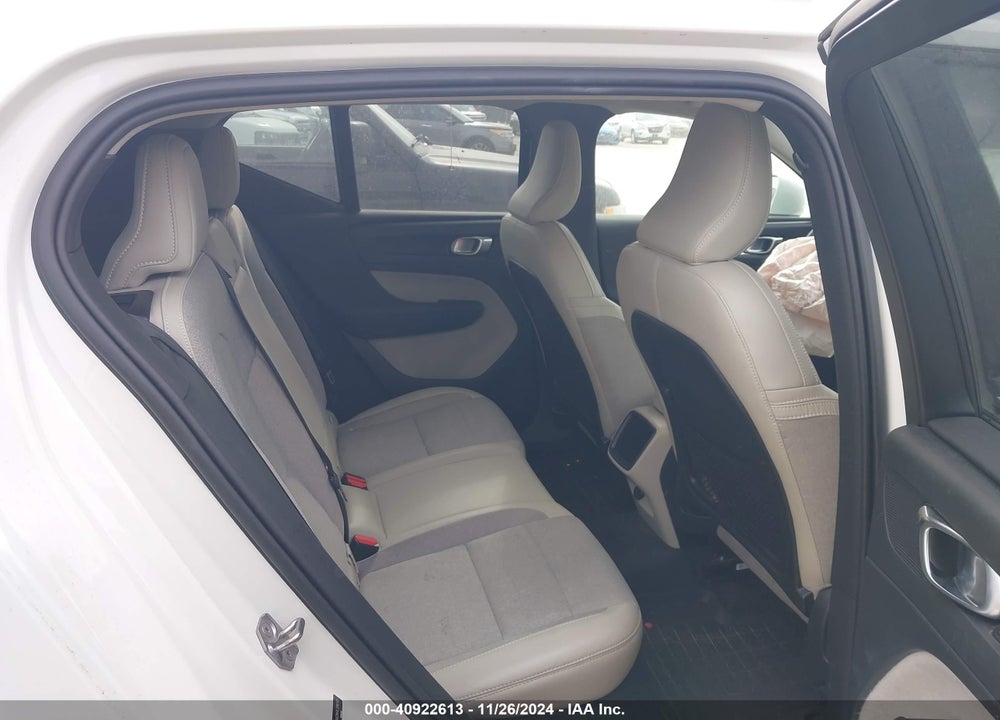 2020 VOLVO XC40 T4 MOMENTUM VIN: YV4AC2HKXL2286748