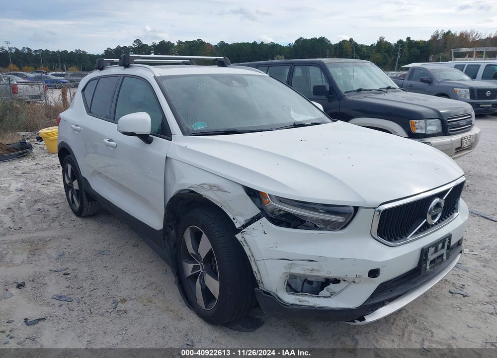 2020 VOLVO XC40 T4 MOMENTUM VIN: YV4AC2HKXL2286748