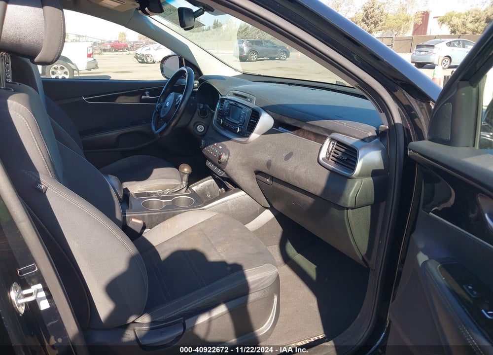 2016 KIA SORENTO 2.4L LX VIN: 5XYPG4A37GG140769