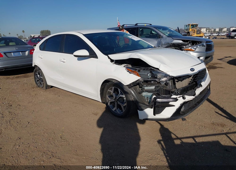 2019 KIA FORTE LXS VIN: 3KPF24AD1KE111115