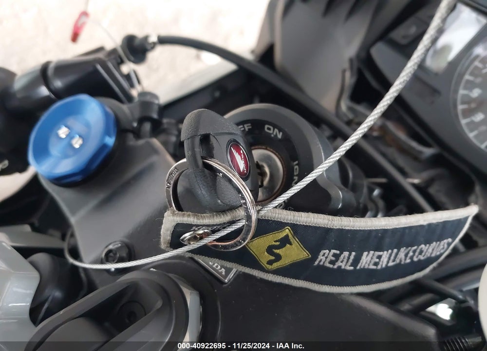 2025 HONDA CBR600 RR VIN: JH2PC40H2SK200122