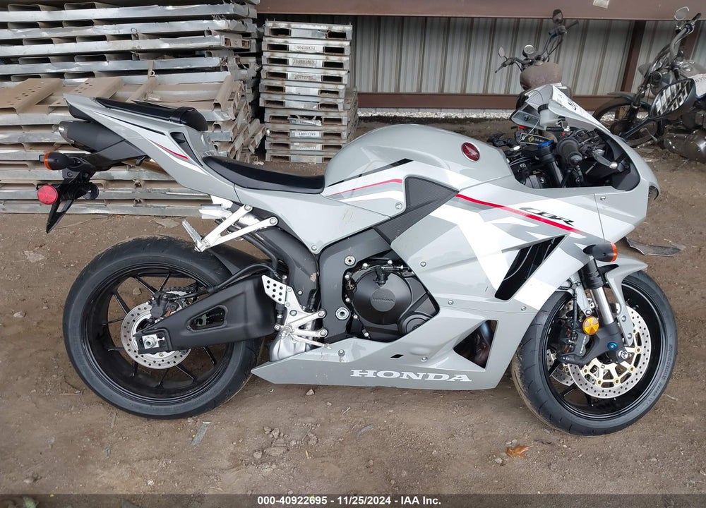 2025 HONDA CBR600 RR VIN: JH2PC40H2SK200122