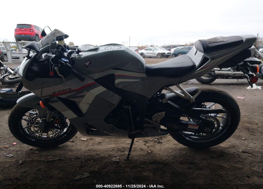 2025 HONDA CBR600 RR VIN: JH2PC40H2SK200122