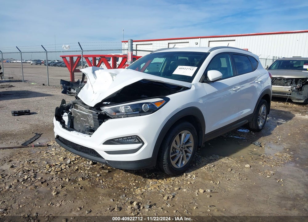 2016 HYUNDAI TUCSON SE VIN: KM8J33A45GU149422