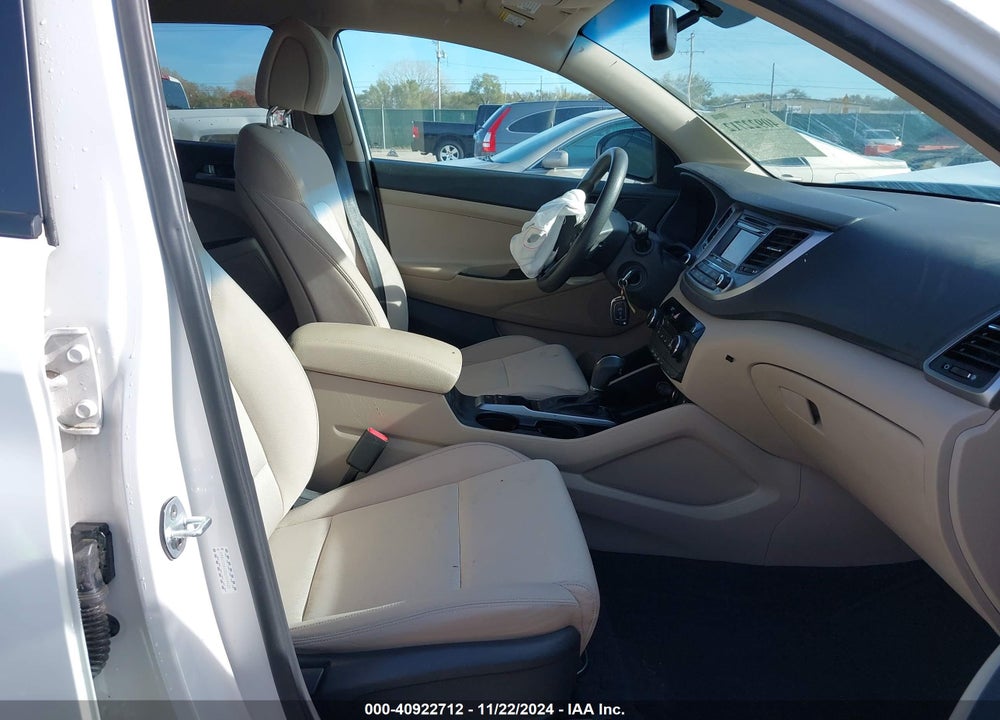 2016 HYUNDAI TUCSON SE VIN: KM8J33A45GU149422