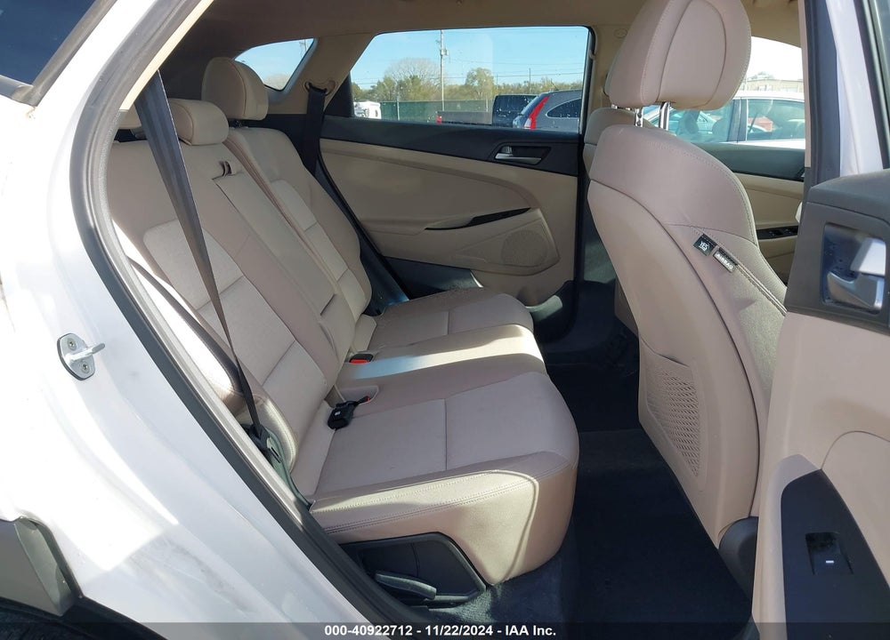 2016 HYUNDAI TUCSON SE VIN: KM8J33A45GU149422