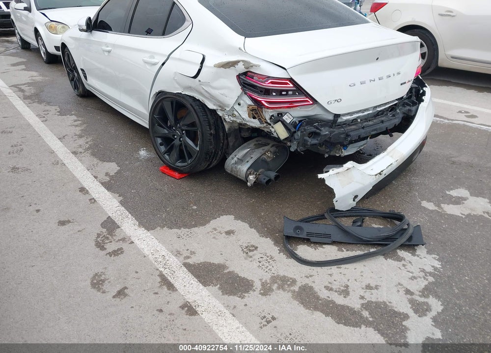 2022 GENESIS G70 VIN: KMTG54TE3NU087411