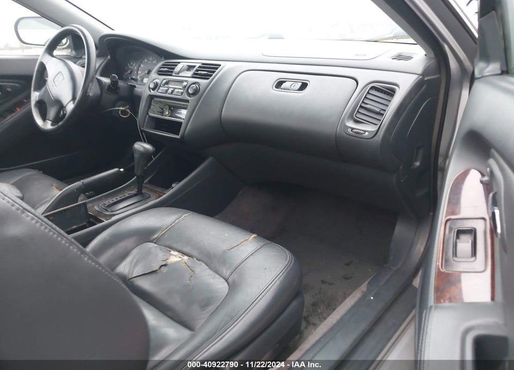 2000 HONDA ACCORD 3.0 EX VIN: 1HGCG2253YA024670