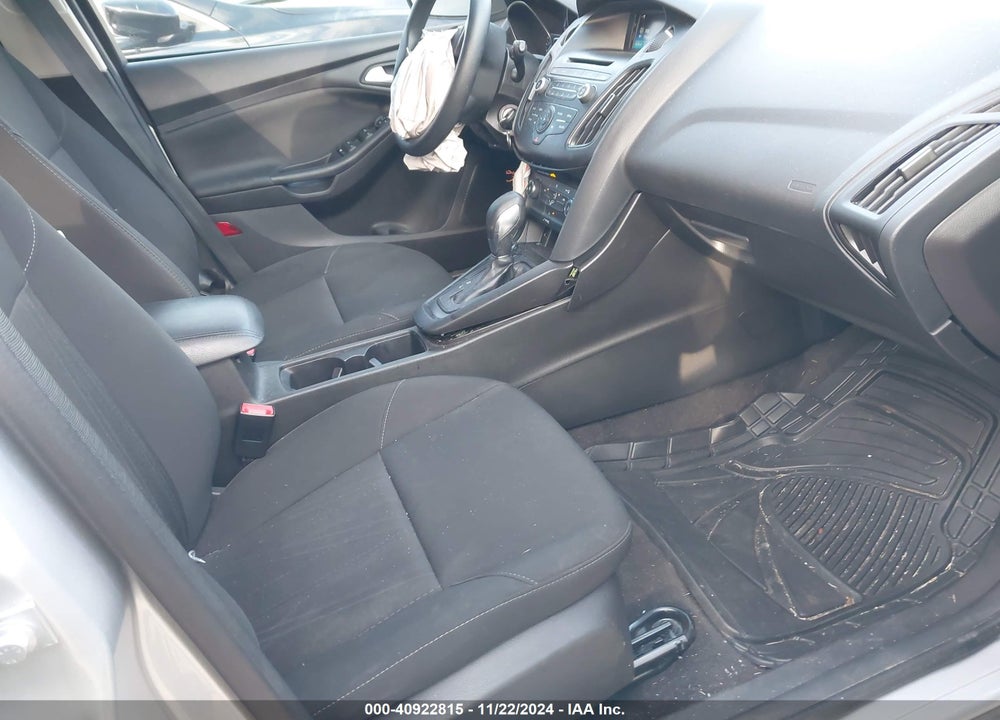 2017 FORD FOCUS SE VIN: 1FADP3K28HL325671