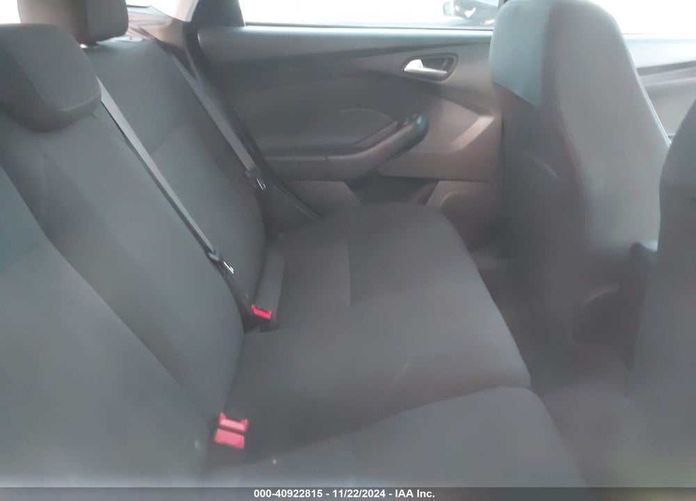 2017 FORD FOCUS SE VIN: 1FADP3K28HL325671