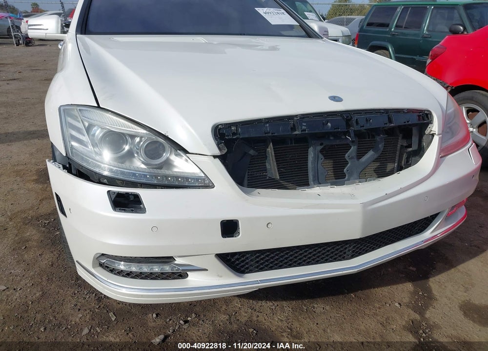 2011 MERCEDES-BENZ S 550 VIN: WDDNG7BB8BA417457