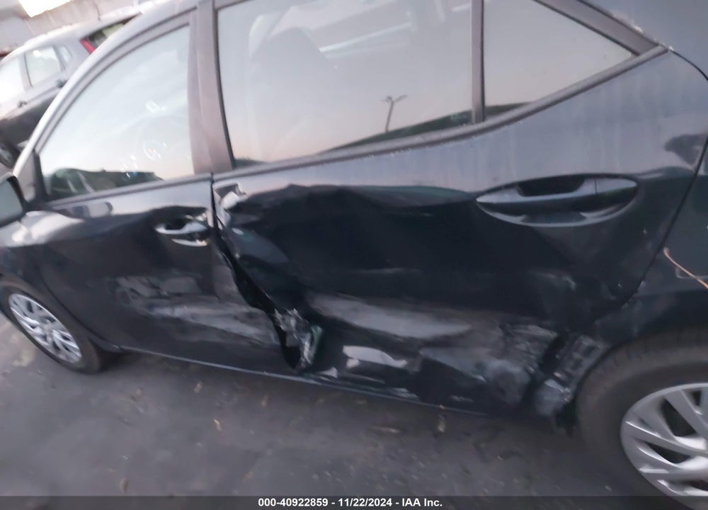2018 TOYOTA COROLLA LE VIN: 5YFBURHE0JP832558