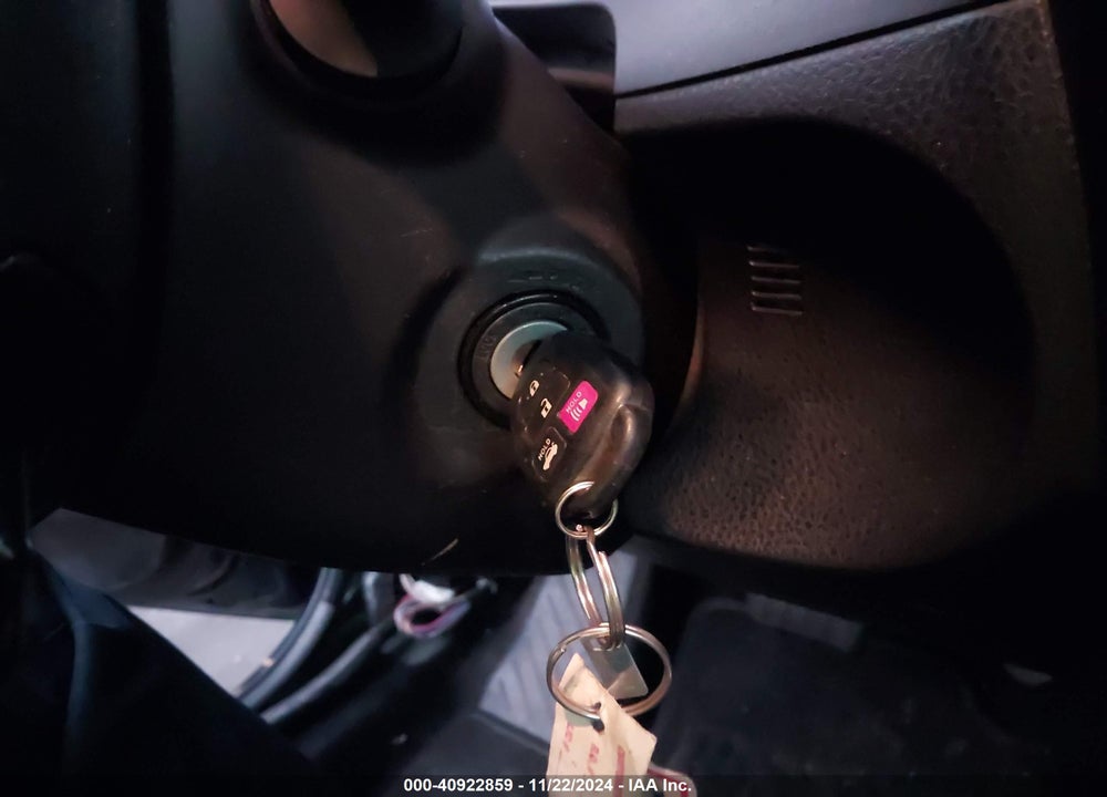 2018 TOYOTA COROLLA LE VIN: 5YFBURHE0JP832558