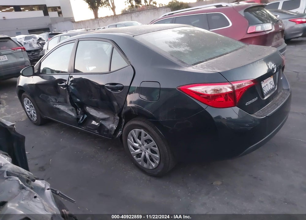 2018 TOYOTA COROLLA LE VIN: 5YFBURHE0JP832558