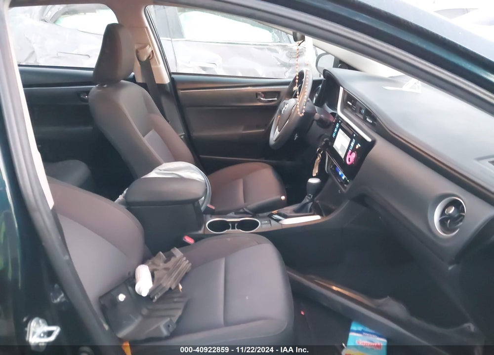 2018 TOYOTA COROLLA LE VIN: 5YFBURHE0JP832558