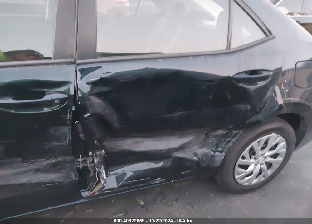 2018 TOYOTA COROLLA LE VIN: 5YFBURHE0JP832558