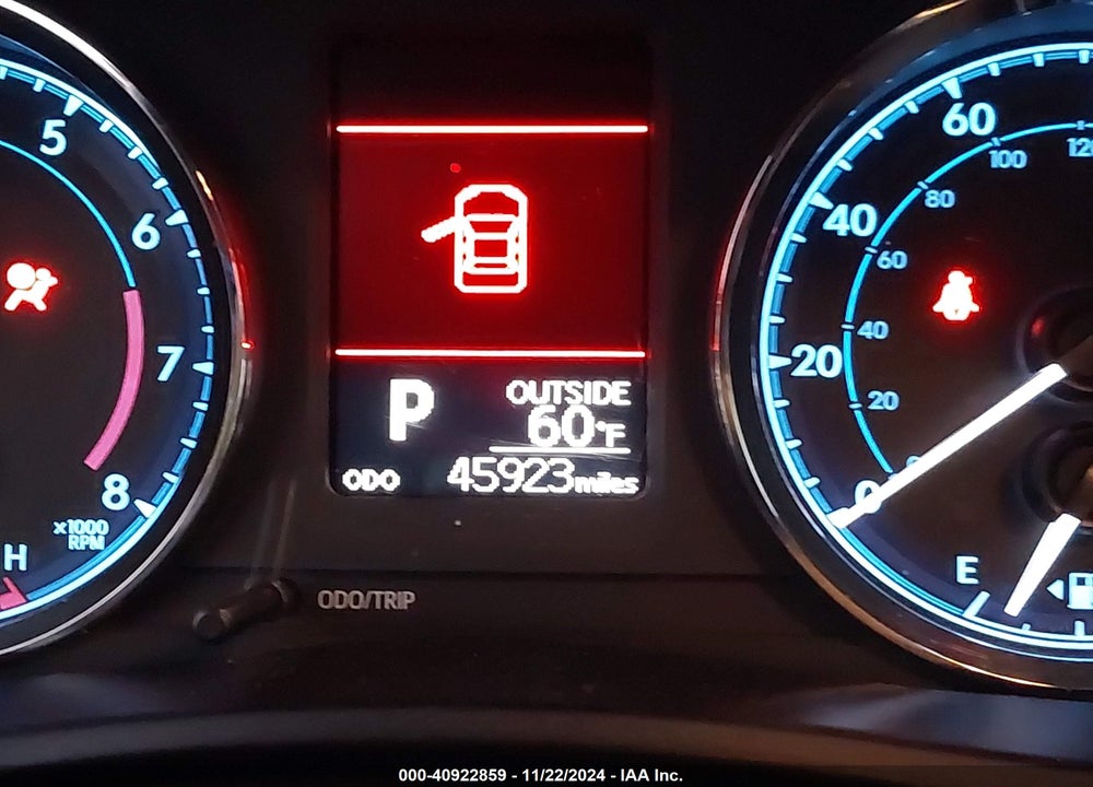 2018 TOYOTA COROLLA LE VIN: 5YFBURHE0JP832558