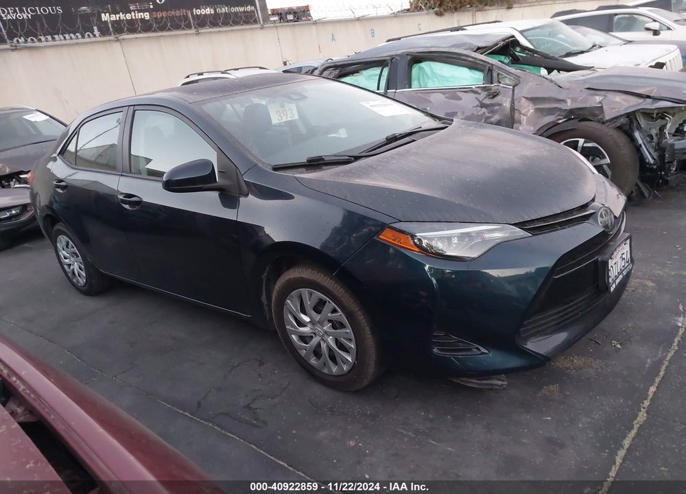 2018 TOYOTA COROLLA LE VIN: 5YFBURHE0JP832558