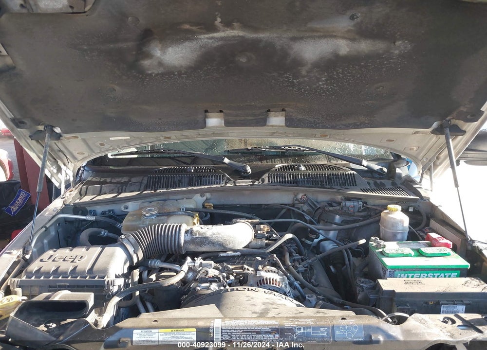 2005 JEEP LIBERTY SPORT VIN: 1J4GL48KX5W592198