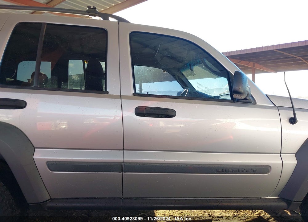 2005 JEEP LIBERTY SPORT VIN: 1J4GL48KX5W592198